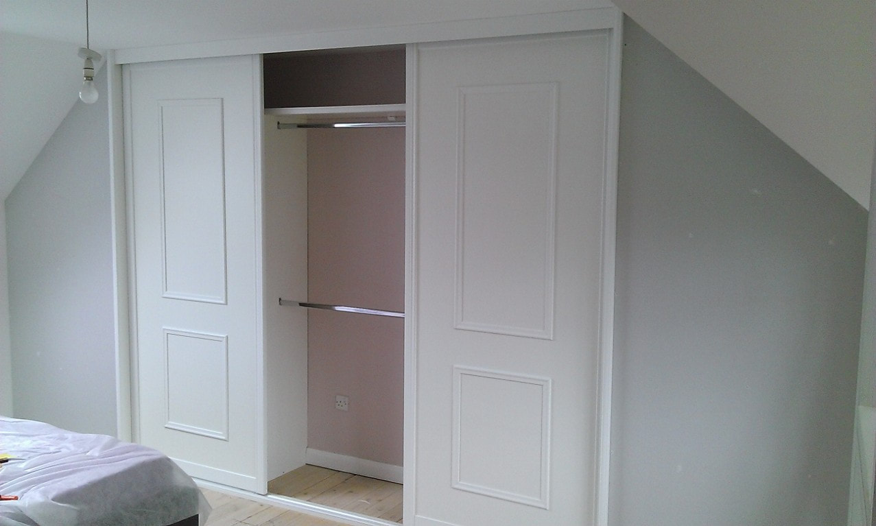 Fitted wardrobe by MRY projects